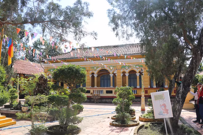 Sân trước Nam Nhã Đường.