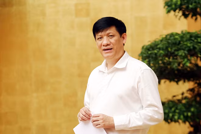 Quyền Bộ trưởng Bộ Y tế, GS.TS Nguyễn Thanh Long phân tích thêm về chùm ca bệnh tại Hải Dương. Ảnh: VGP/Đình Nam