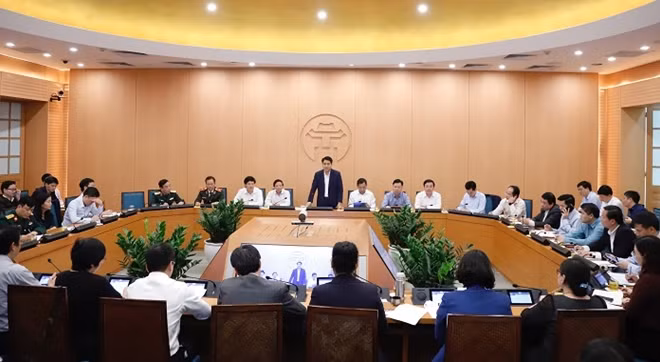 Chủ tịch UBND TP Hà Nội phát biểu tại cuộc họp.