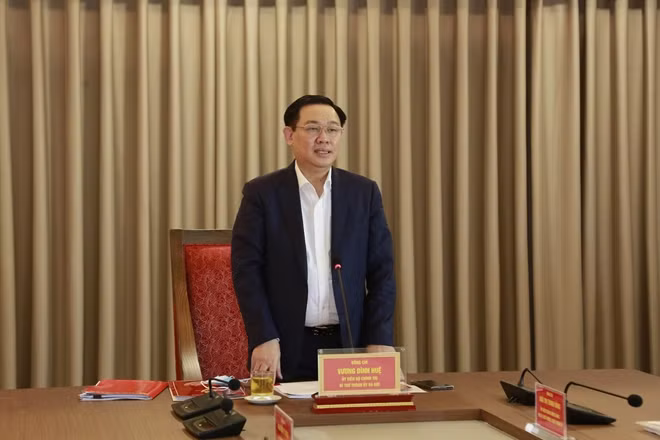 Bí thư Thành uỷ Vương Đình Huệ chỉ đạo, cán bộ Ban Dân vận Thành ủy phải gần dân, thành tâm đến với nhân dân.