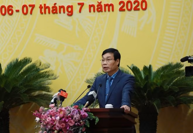 Phó Viện trưởng Phụ trách Viện Kiểm sát nhân dân TP Hà Nội Đào Văn Cường báo cáo tại phiên họp HĐND TP Hà Nội sáng ngày 6-7.