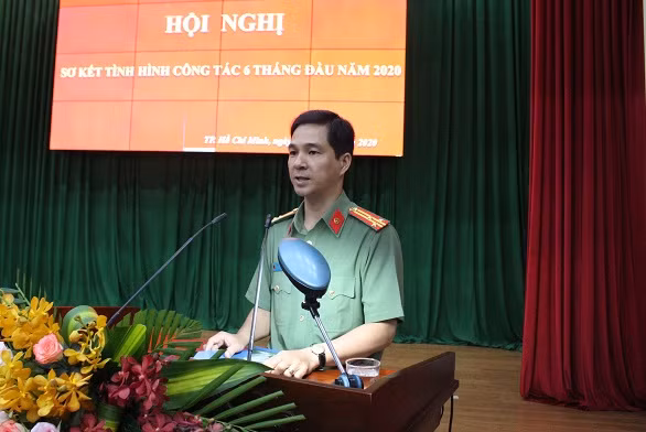 Thượng tá Thái Thanh Xuân, Trưởng phòng Tham mưu Công an TP Hồ Chí Minh báo cáo tại hội nghị.