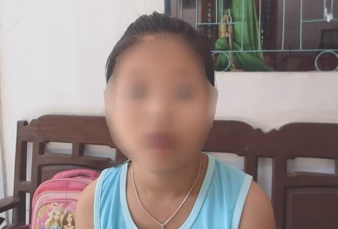 Nữ sinh lớp 4.