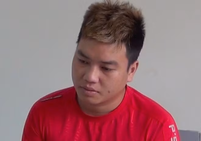 Khoa bị khởi tố để điều tra.