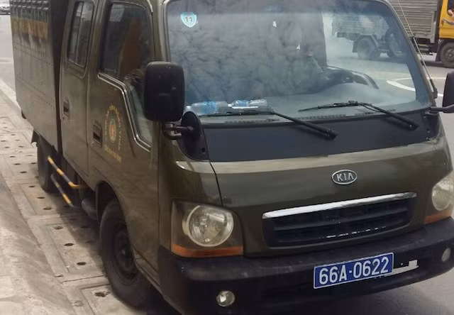 Hai bị can tại được di lý từ Đồng Nai về Đồng Tháp.