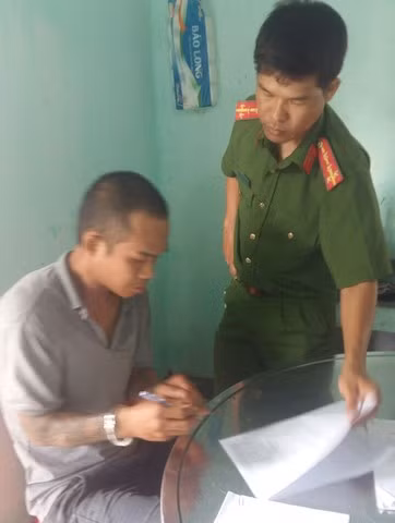 Nhàn tại cơ quan điều tra.