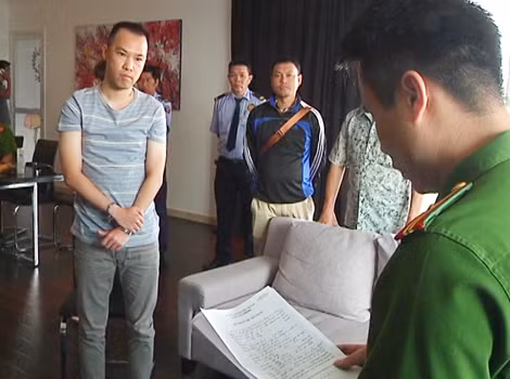 Cơ quan Công an tống đạt lệnh bắt đối với Tô Công Hưng.