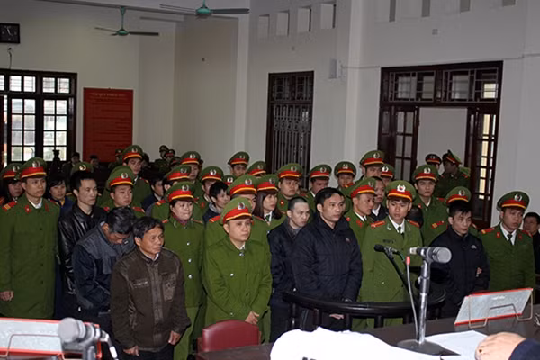 16 bị cáo nghe TAND tối cao tuyên án.
