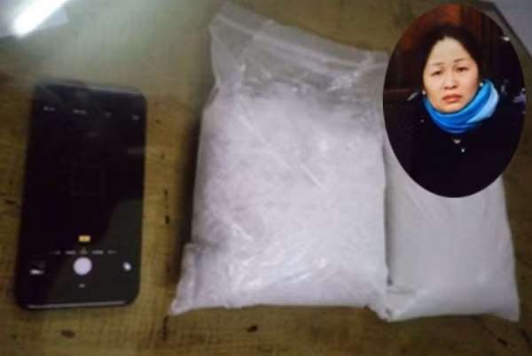Đối tượng Nguyễn Thị Liễu cùng tang vật.