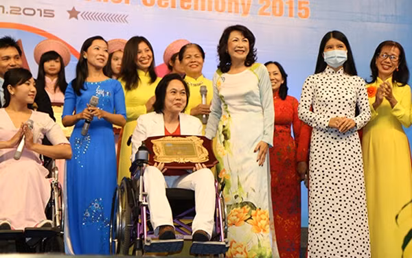 Một vài hình ảnh xúc động ghi nhận tại cuộc trao giải thưởng Global Award 2015 chiều ngày 14/11.