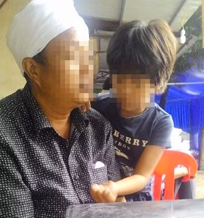 Chồng và con gái nạn nhân đau lòng chia sẻ với phóng viên.