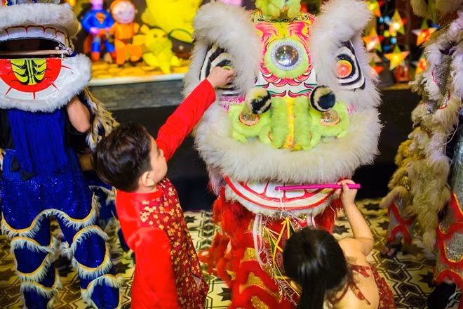 Trẻ em Đà Nẵng được thỏa thích vui chơi với nhiều trò chơi, lễ hội dân gian độc đáo.