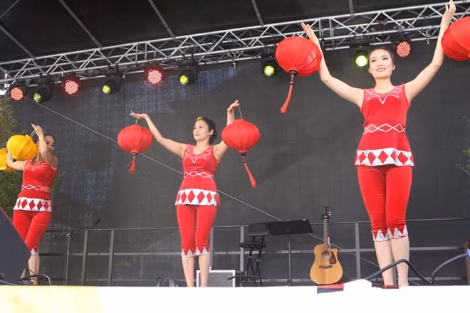 Giao lưu văn hóa của các nghệ sĩ của Đức và Việt Nam tại Lễ hội đèn lồng Hội An 2019.