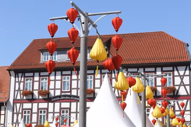 Hàng nghìn đèn lồng Hội An khoe sắc tại TP Wernigerode (Đức) dịp lễ hội.