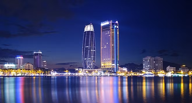 Với những nổi bật về chỉ số hạnh phúc, hạ tầng thông minh, dịch vụ công trực tuyến, nghiên cứu phát triển... Đà Nẵng đã vinh dự được tôn vinh là thành phố thông minh (ASOCIO Smart city) năm 2019.