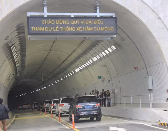 Hầm Cù Mông khi đưa vào sử dụng có ý nghĩa to lớn trong việc kết nối giao thông khu vực miền Trung, hạn chế ùn tắc và tai nạn giao thông cho người dân và các phương tiện giao thông qua các cung đường đèo đầy nguy hiểm.