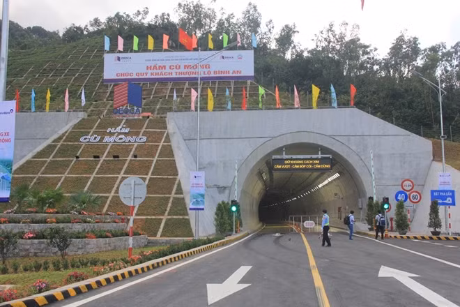 Ngày 21/01/2019 hầm Cù Mông chính thức thông xe, về đích trước 2,5 tháng so với mốc 31/3/2019 do Bộ Giao thông vận tải phê duyệt.