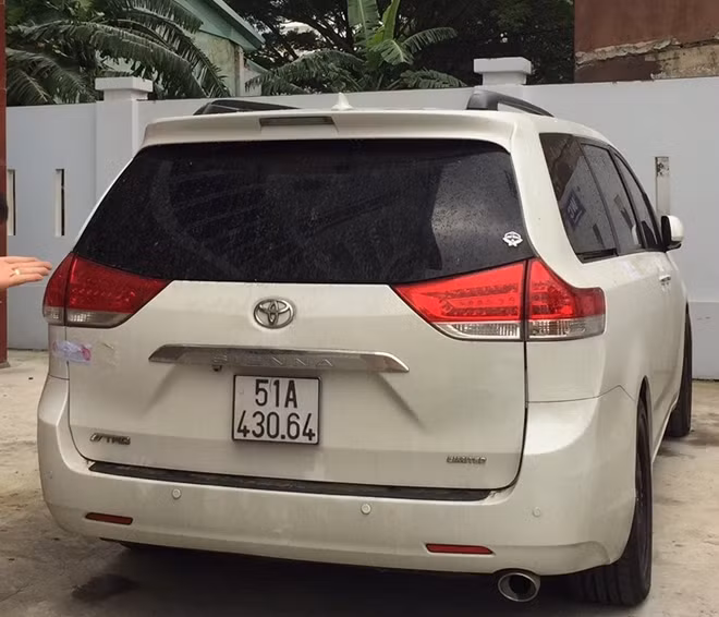 Chiếc Toyota bị lCSGT Đà Nẵng phát hiện đeo BKS 51A-430.64 là giả và nhiều lần vi phạm trật tự an toàn giao thông (Ảnh: CSGT ĐN).