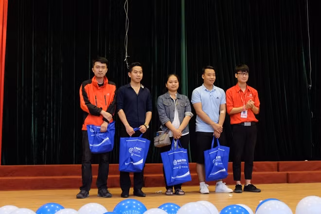 Những người hiến máu trên 7 lần