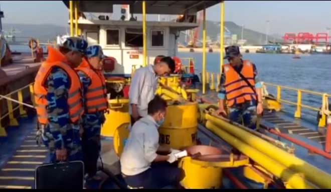 Kiểm tra khoang tàu, phát hiện 90.000 lít dầu DO chưa chứng minh được nguồn gốc