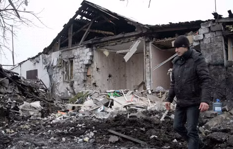 Khung cảnh đổ nát ở miền Đông Ukraine. Ảnh: Reuters
