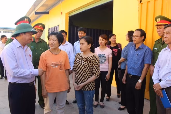 Phó Chủ tịch Quốc hội kiểm tra kỹ năng PCCC đối với công nhân tại Công ty TNHH Dệt Hoàng Thân