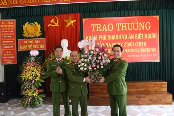 Ban giám đốc Công an tỉnh Vĩnh Phúc khen thưởng cho Công an TP Phúc Yên khám phá nhanh vụ án giết người
