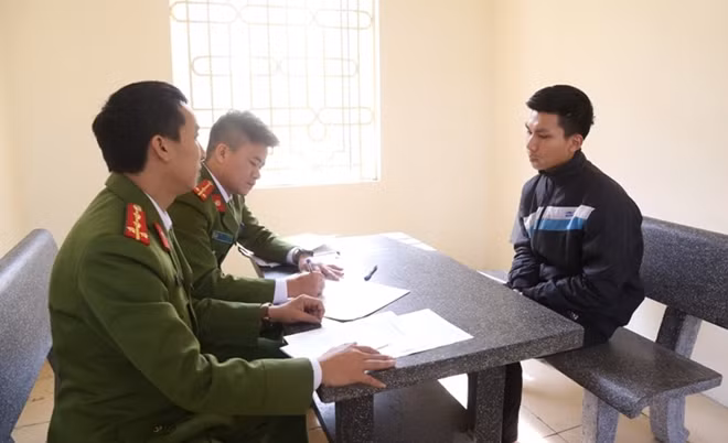 Cơ quan Công an lấy lời khai của đối tượng Nguyễn Văn Khang