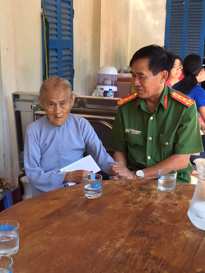 Trường Cao đẳng CSND II tri ân các Mẹ Việt Nam anh hùng ảnh 1