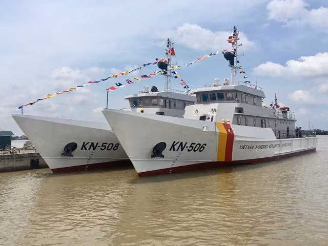 Hai tàu kiểm ngư được hạ thủy