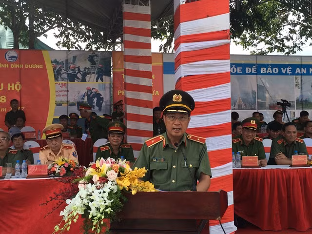 Thiếu tướng Đỗ Ngọc Cẩn phát biểu tại Hội thi.