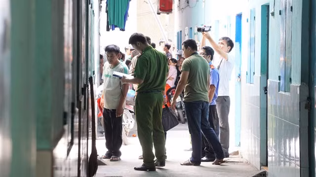 Lực lượng Công an khám nghiệm tại hiện trường