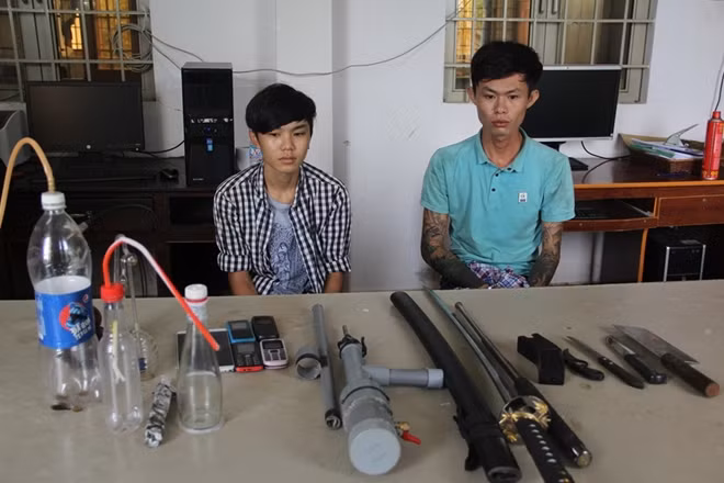 Các đối tượng cùng tang vật