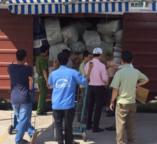 Lô hàng lậu bị lực lượng chức năng phát hiện