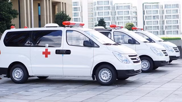 3 xe cứu thương được tặng cho các đơn vị