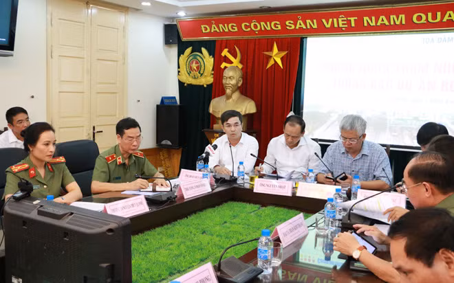 Các vị khách mời dự buổi tọa đàm