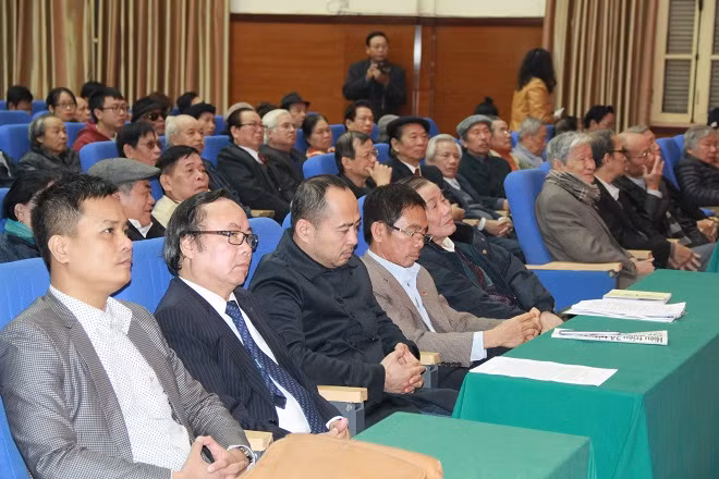 Các đại biểu dự buổi lễ.