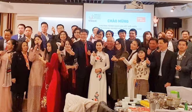 Giao lưu giữa các doanh nhân Việt Nam tại Hàn Quốc.
