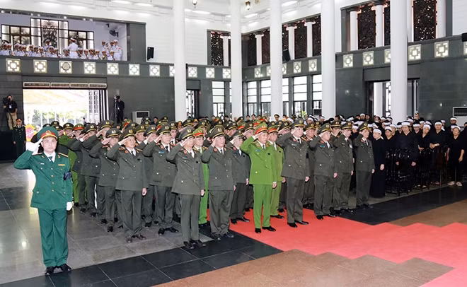 Đoàn đại biểu Đảng ủy Công an Trung ương, Bộ Công an viếng Chủ tịch nước Trần Đại Quang.