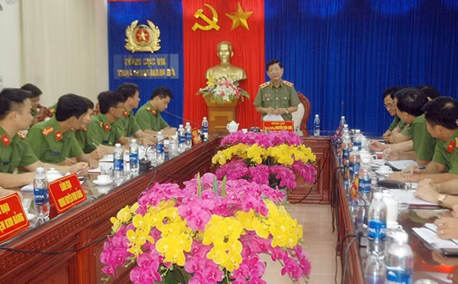 Toàn cảnh buổi làm việc.