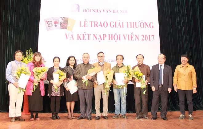 Các tác giả được kết nạp vào Hội Nhà văn Hà Nội chuyên ngành văn xuôi.