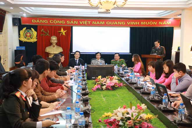 Toàn cảnh buổi giao lưu.