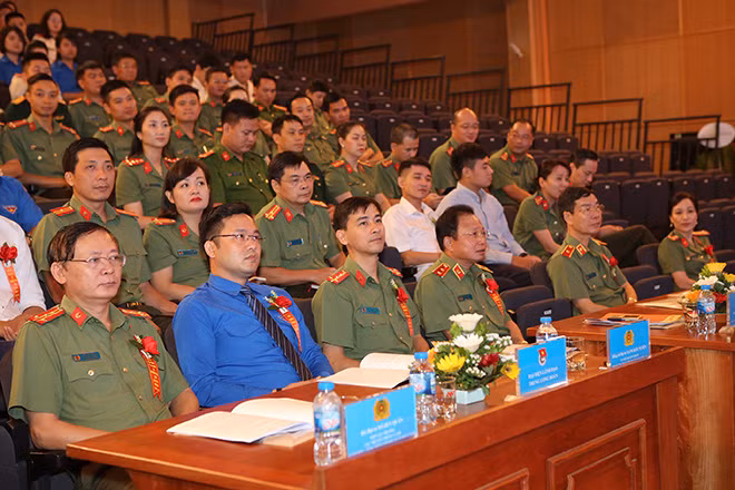 Các đại biểu dự đại hội.