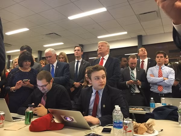 Ông Trump đang theo dõi cuộc bầu cử.