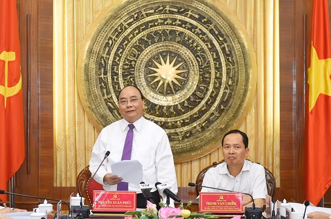 Thủ tướng Nguyễn Xuân Phúc làm việc với lãnh đạo Tỉnh ủy Thanh Hóa. Ảnh: VGP/Quang Hiếu.