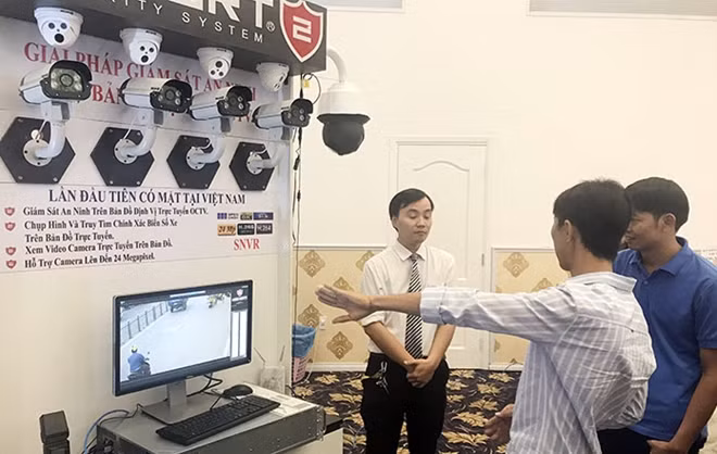 Nhiều khách hàng quan tâm đến tính năng nổi trội của sản phẩm mới của Công ty TNHH TM-DV-SX Lê Phát