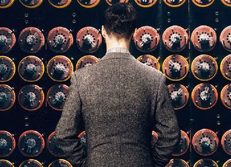 Benedict Cumberbatch thủ vai Alan Turing. Một cảnh trong phim “The Imitaion Game” - Người giải mã. Benedict Cumberbatch thủ vai Alan Turing. Một cảnh trong phim “The Imitaion Game” - Người giải mã.