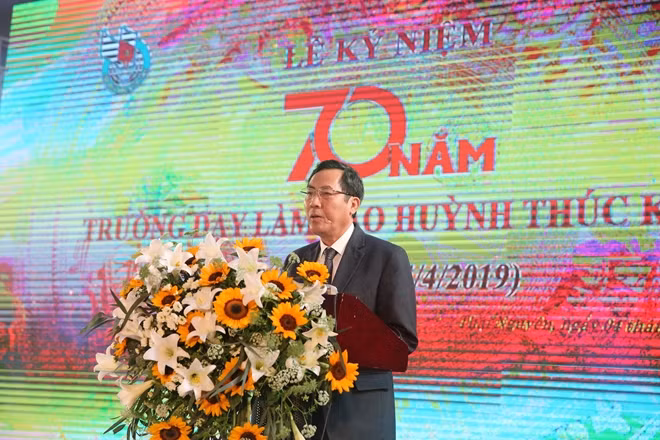 Đồng chí Thuận Hữu phát biểu tại buổi lễ.