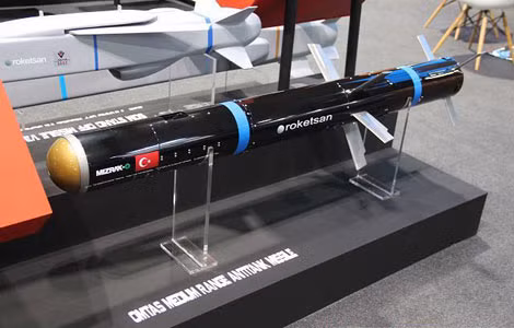 Một sản phẩm khác của Roketsan, tên lửa chống tăng tầm xa UMTAS.