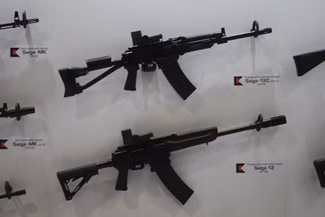 Gian trưng bày của hãng súng Kalashnikov danh tiếng của Nga. CEO Kalashnikov Alexei Krivoruchko cho biết doanh số của hãng tại thị trường dân sự khu vực Châu Á Thái Bình Dương trong năm nay đã tăng gấp 9 lần so với năm 2014.